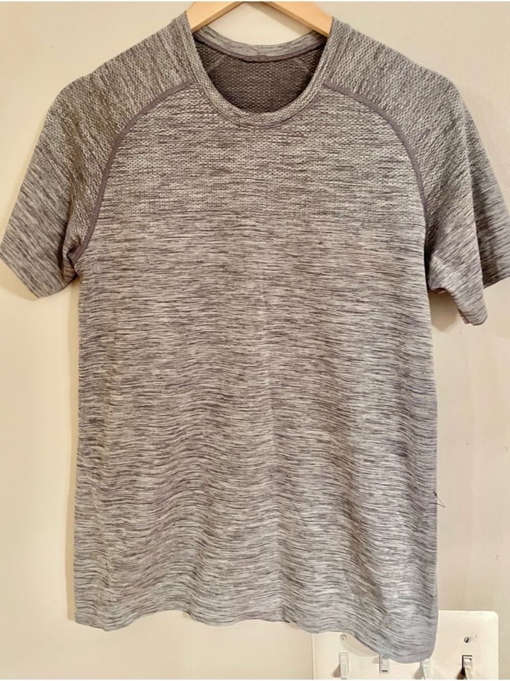 Lululemon Men’s Heather Gray Metal Vent Tech S Short Sleeve Crew Neck Shirt 2.0